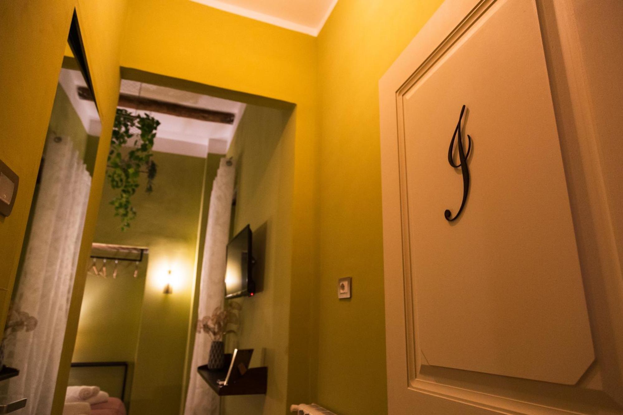 I Leoni Di Rosaroll Bed and Breakfast Napels Buitenkant foto